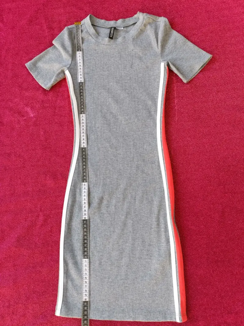 Vestido ajustado gris con franjas laterales - 2