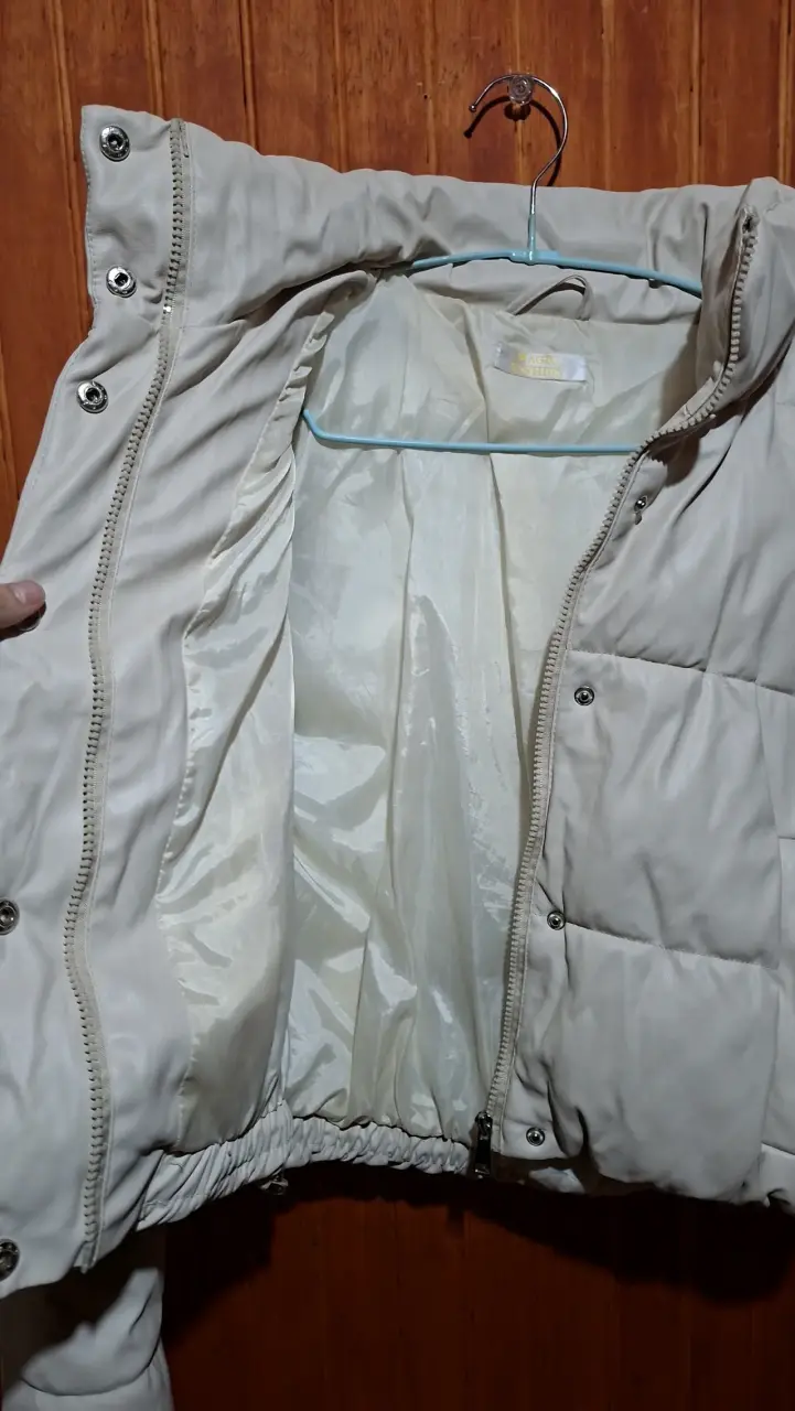 Chaqueta puffa ecocuero beige para mujer - 5