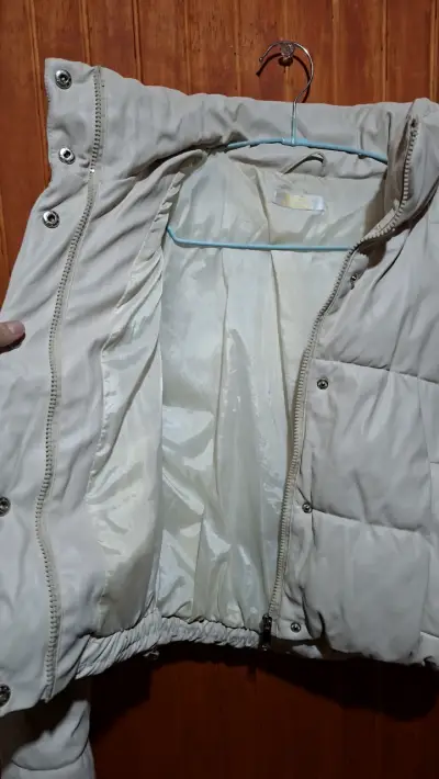 Chaqueta puffa ecocuero beige para mujer - miniatura 5