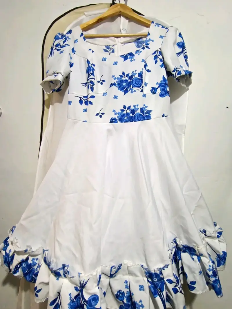 Vestido de baile blanco con detalles azules+falso - 2