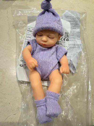 Bebé pequeño realista - miniatura 3