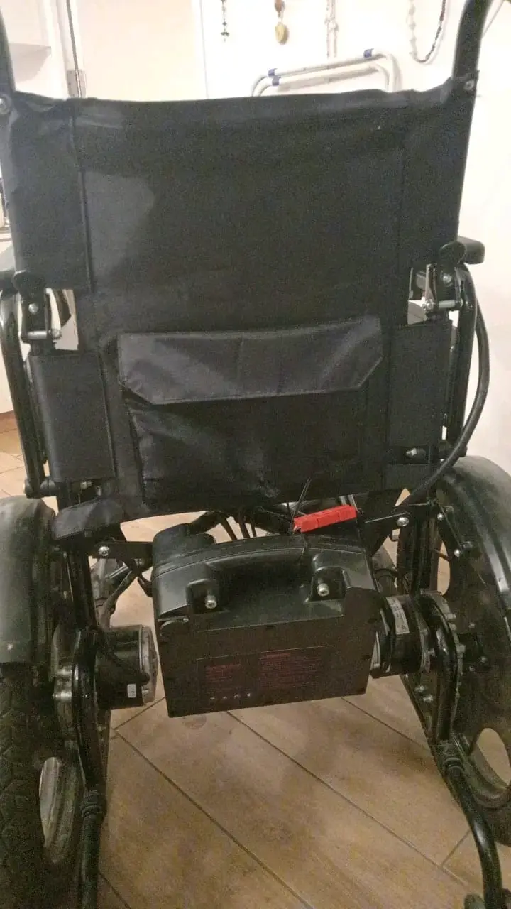 Silla de Ruedas Eléctrica Negra con Batería - 2