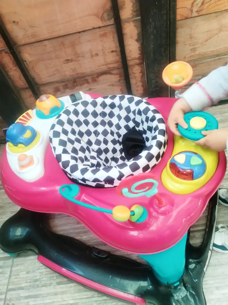 Andador para bebé multicolor con juguetes interactivos - 3