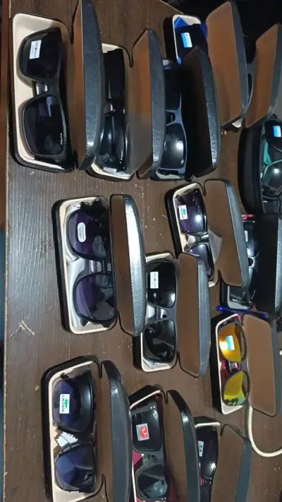 Gafas de Sol Lacoste y Ray-Ban en Estuche - miniatura 2