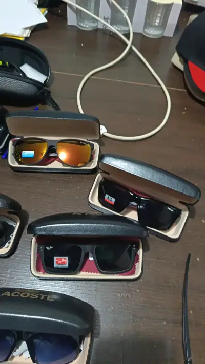Gafas de Sol Lacoste y Ray-Ban en Estuche - miniatura 3