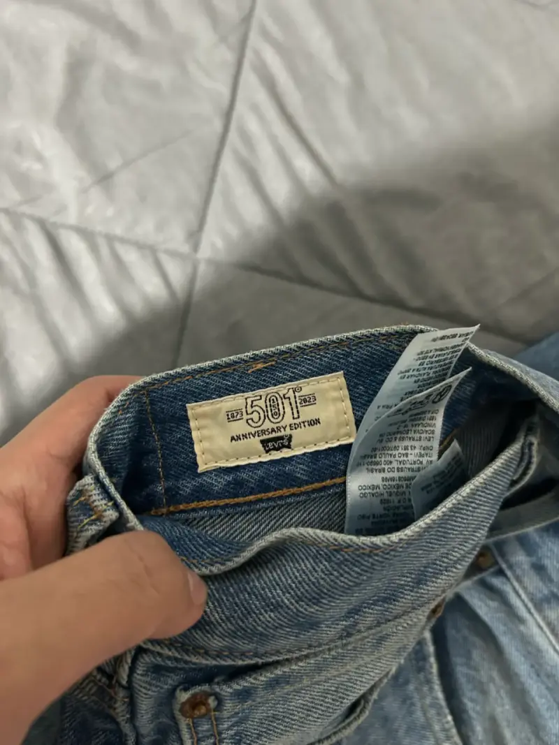 Jeans Levi's 501 Edición Aniversario Desgastados - 3