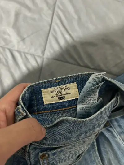 Jeans Levi's 501 Edición Aniversario Desgastados - miniatura 3