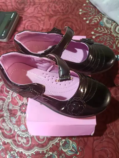 Zapatos de charol negros para niña con hebilla - miniatura 2