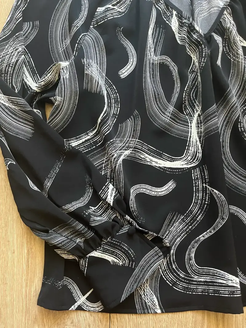 Blusa negra estampada Nine West - 3