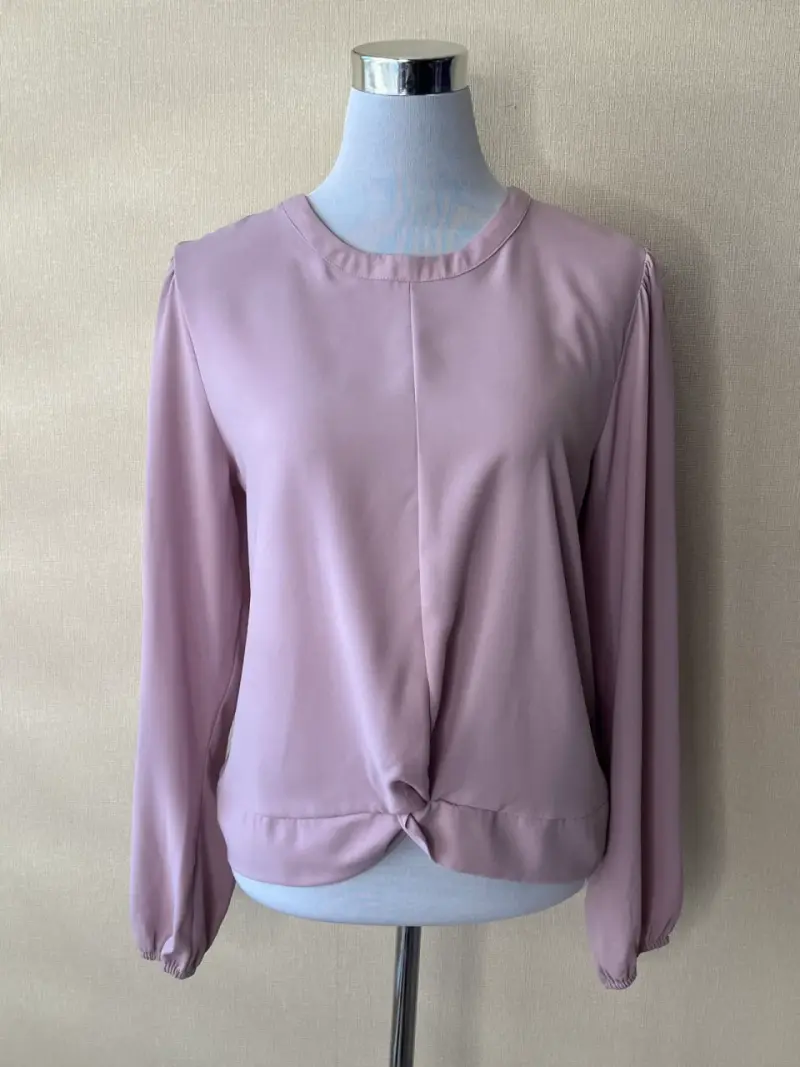 Elegante Blusa Nine West con Detalle Frontal - 1