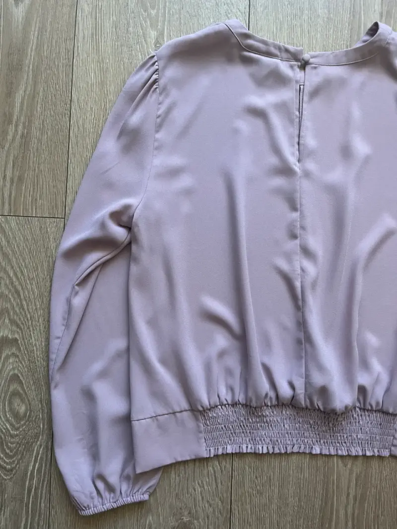 Elegante Blusa Nine West con Detalle Frontal - 3