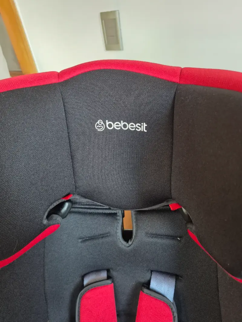 Silla de Auto Bebesit Negra y Roja - 2