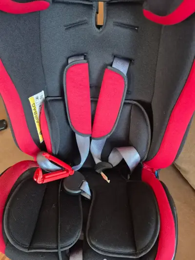 Silla de Auto Bebesit Negra y Roja - miniatura 4