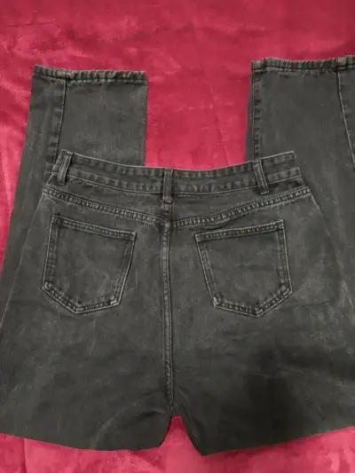 Jeans negros de mezclilla para mujer - miniatura 2