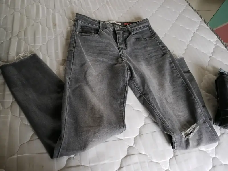 Jeans grises desgastados para Niña