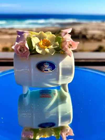 Florero de porcelana Aynsley  pintadas a mano - miniatura 1