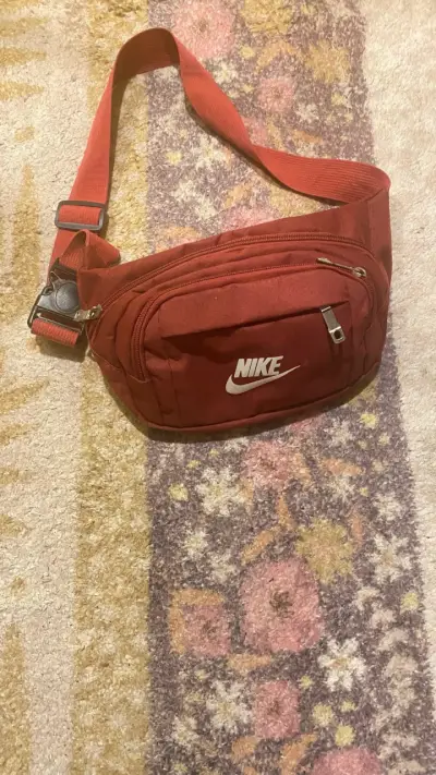 Riñonera Nike roja con logo - miniatura 1