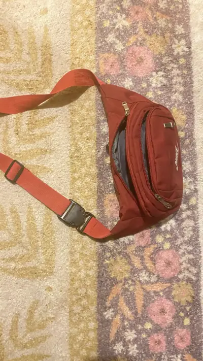 Riñonera Nike roja con logo - miniatura 2