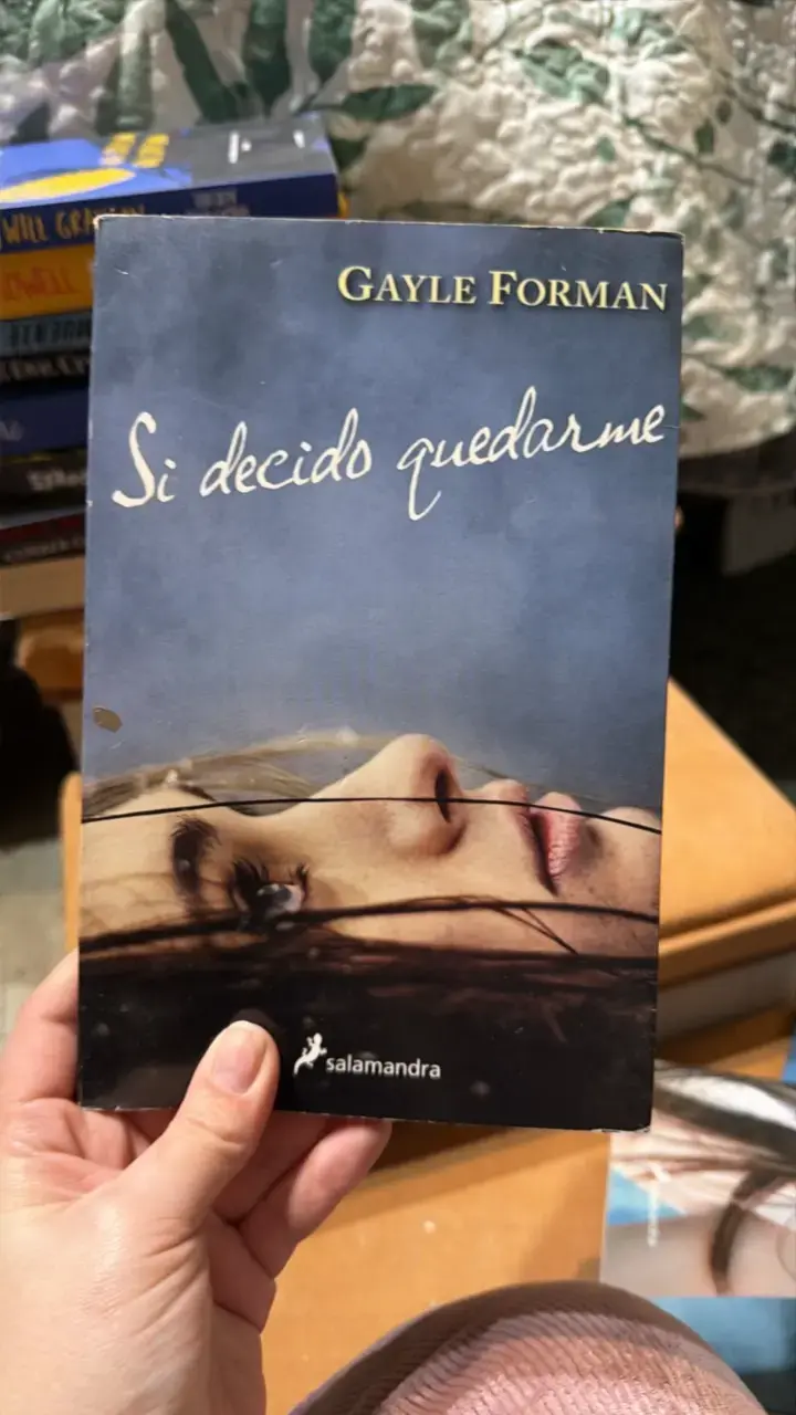 Libro 'Si Decido Quedarme' de Gayle Forman - 1