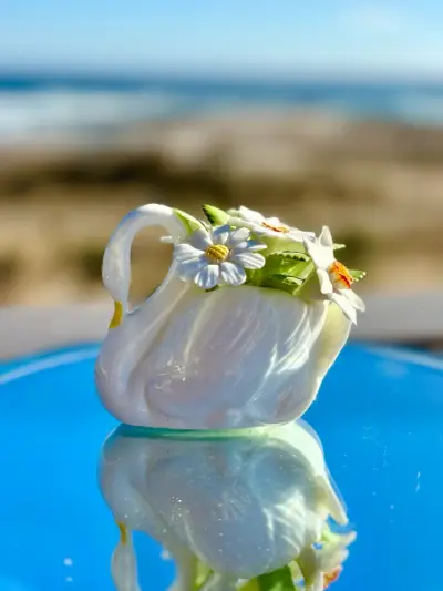 arreglo floral esculpido,de la marca Royal Doulton - miniatura 1