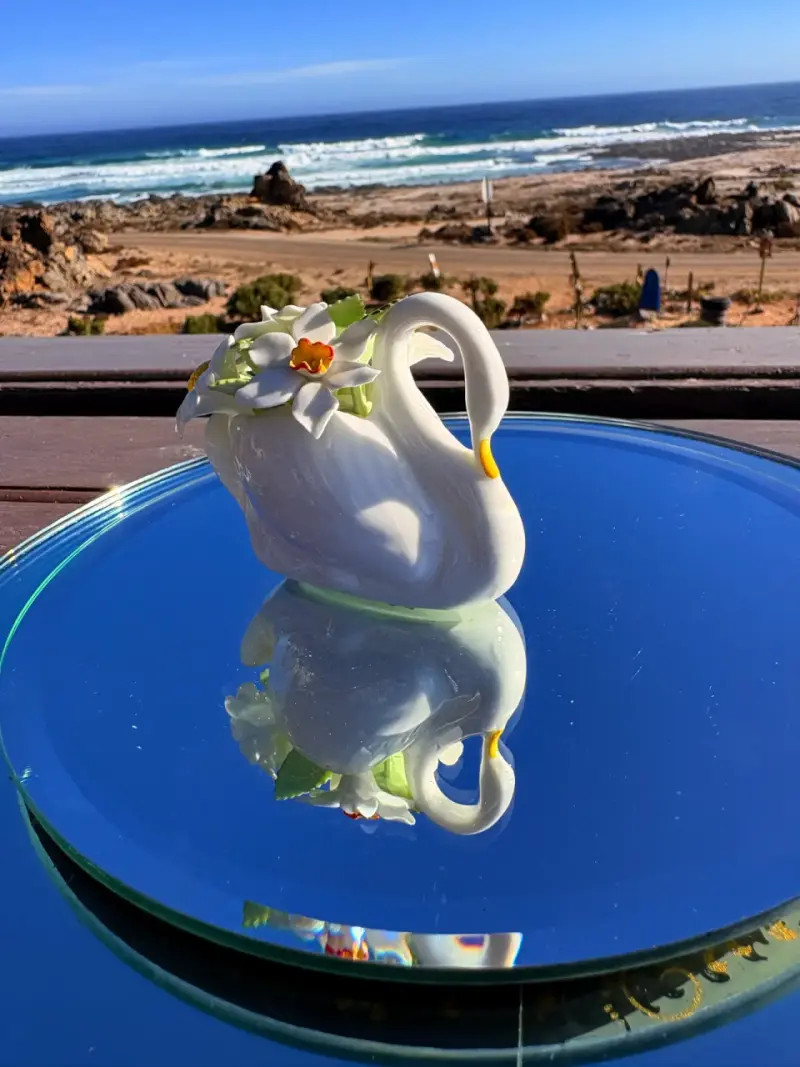 arreglo floral esculpido,de la marca Royal Doulton - 2
