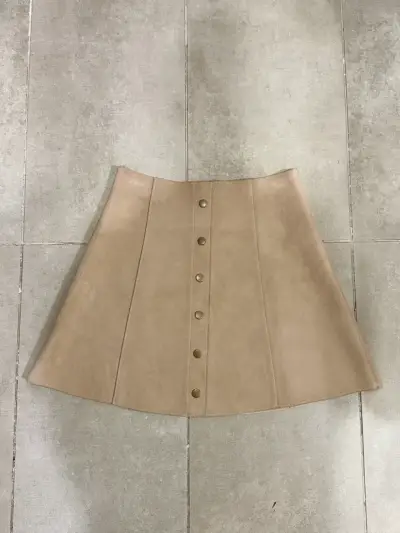 Falda beige con botones frontales - miniatura 1