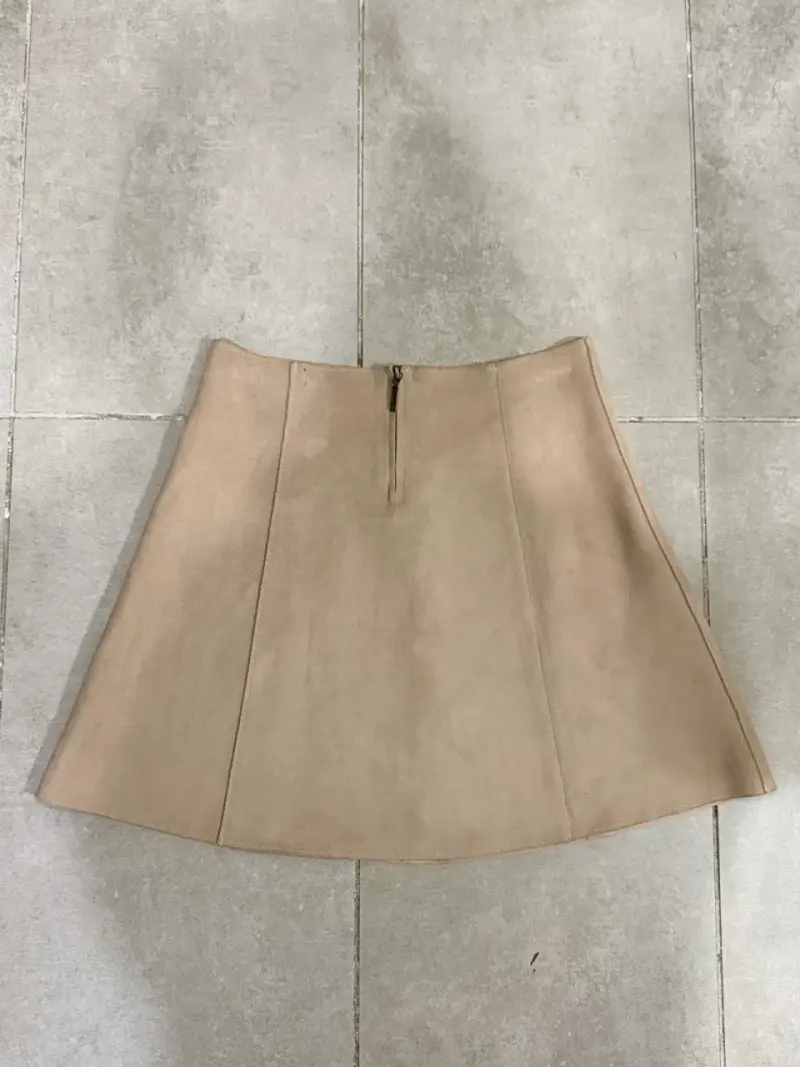 Falda beige con botones frontales - 2
