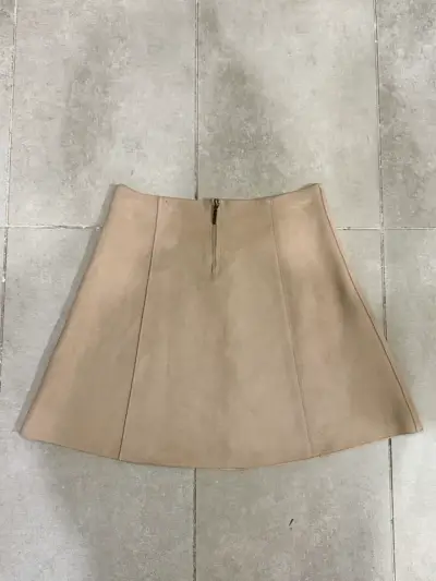 Falda beige con botones frontales - miniatura 2