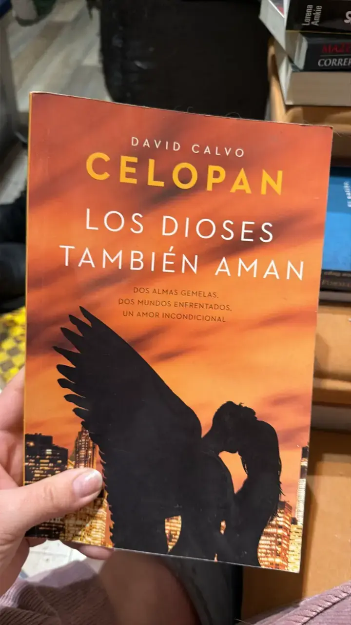 Libro 'Los Dioses También Aman' de Celopan - 1