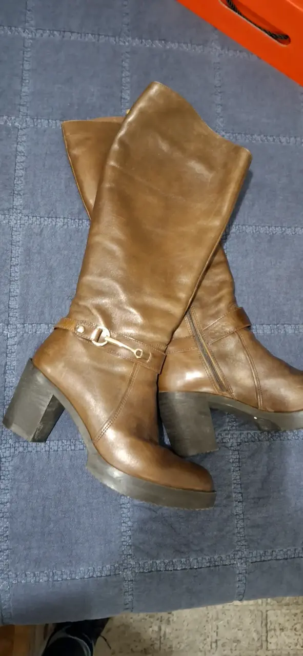 Botas de cuero marrón con tacón alto - 2
