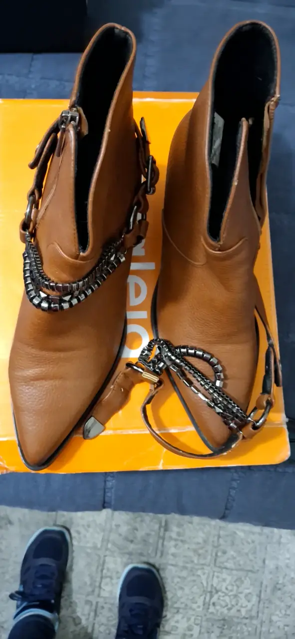 Botas de cuero marrón con tacón alto - 5