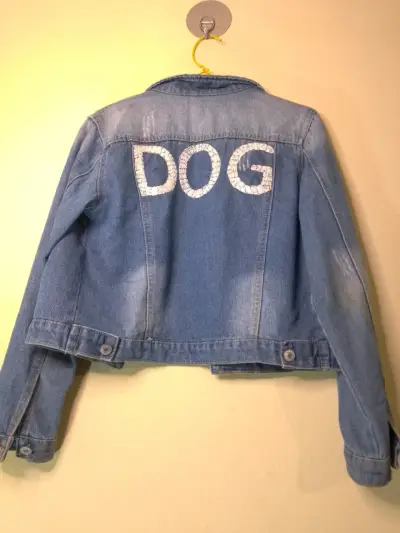 Chaqueta de mezclilla azul con diseño 'DOG' - miniatura 3