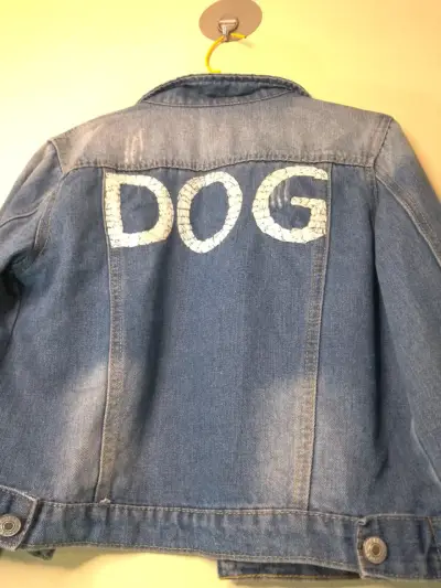 Chaqueta de mezclilla azul con diseño 'DOG' - miniatura 4