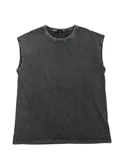 Polera sin mangas negra con diseño gráfico - miniatura 2