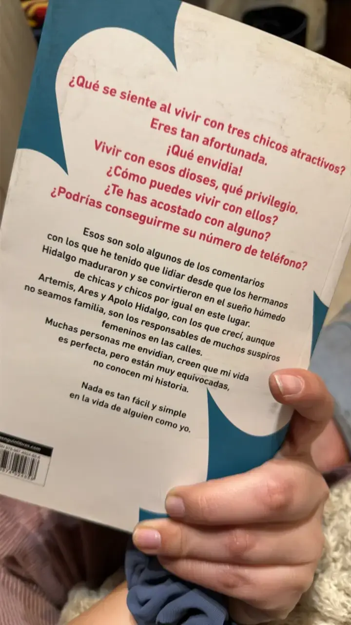 Libro 'A Través de Ti' de Ariana Godoy - 2