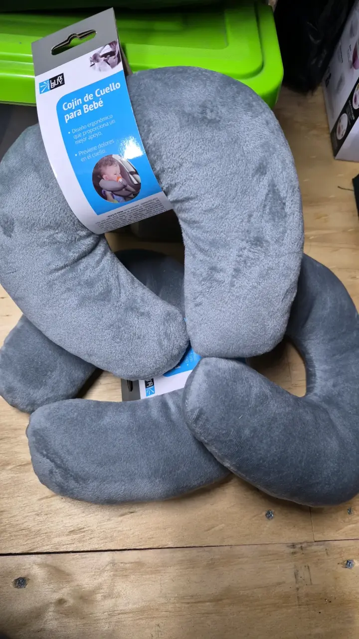 Cojín de cuello ergonómico para bebé gris