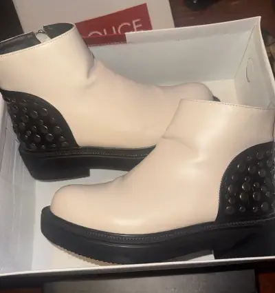Botines de cuero beige con detalles negros - miniatura 2