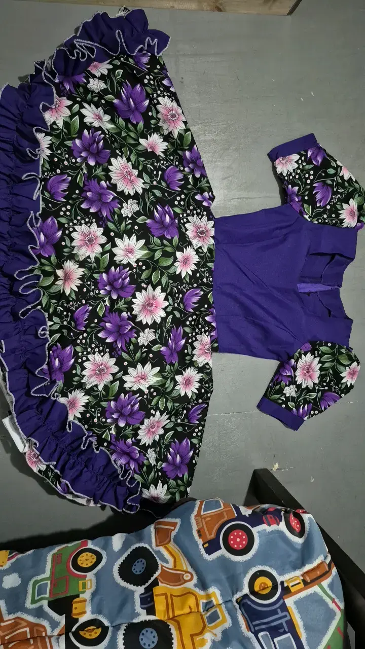 Vestido folclórico floral morado para mujer - 1