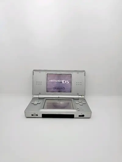 Nintendo DS Lite plateada para reparar - miniatura 1