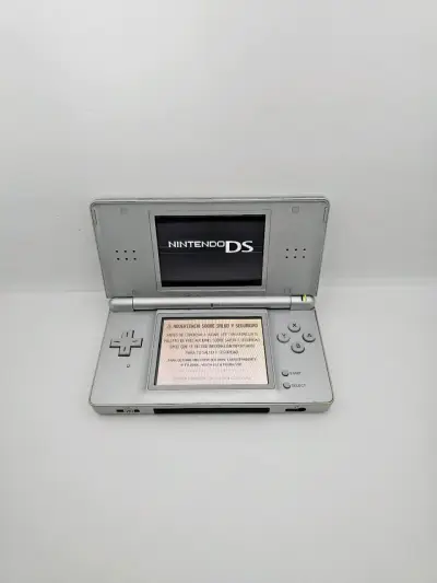 Nintendo DS Lite plateada para reparar - miniatura 2