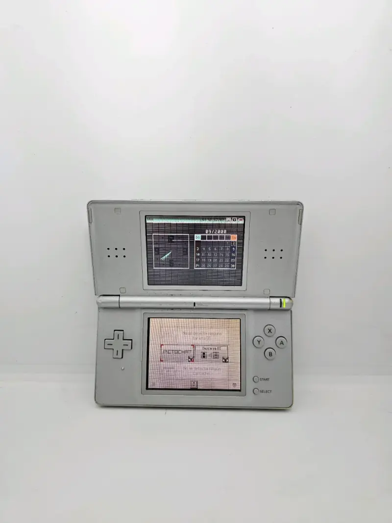 Nintendo DS Lite plateada para reparar - 3