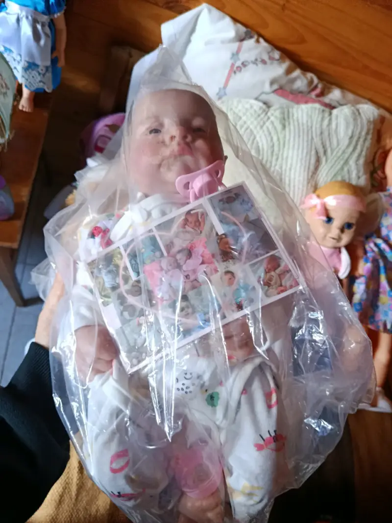 Muñeca bebé realista con chupete