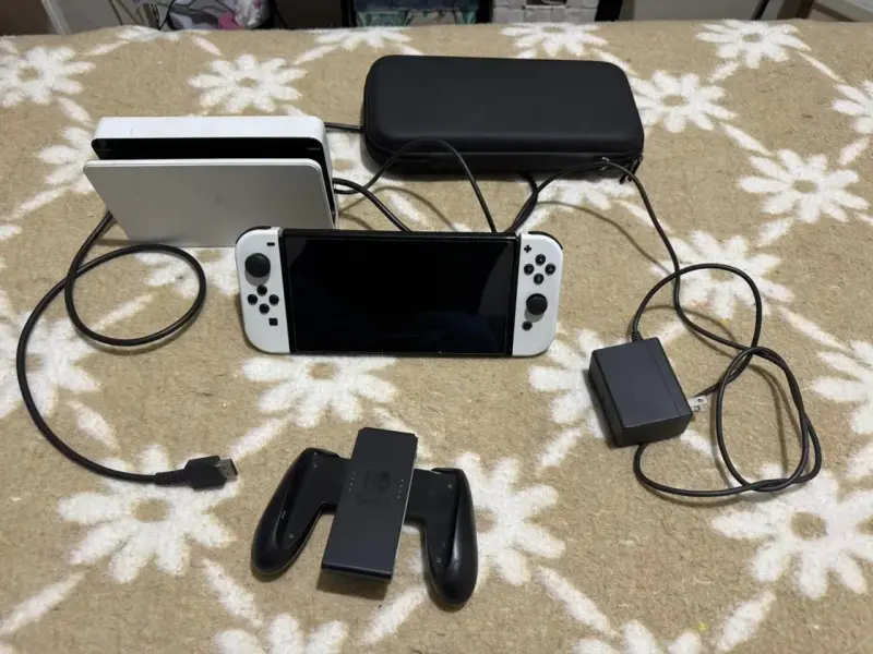 Consola Nintendo Switch OLED blanca en buen estado - 2