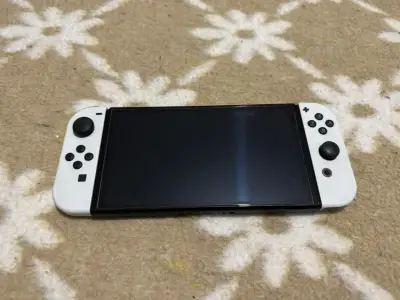 Consola Nintendo Switch OLED blanca en buen estado - miniatura 4
