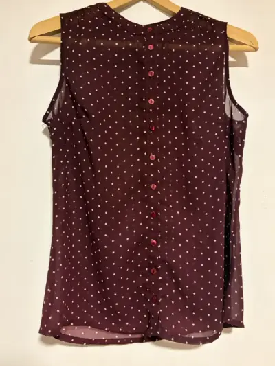 Blusa bordo con lunares blancos sin mangas talla X - miniatura 3
