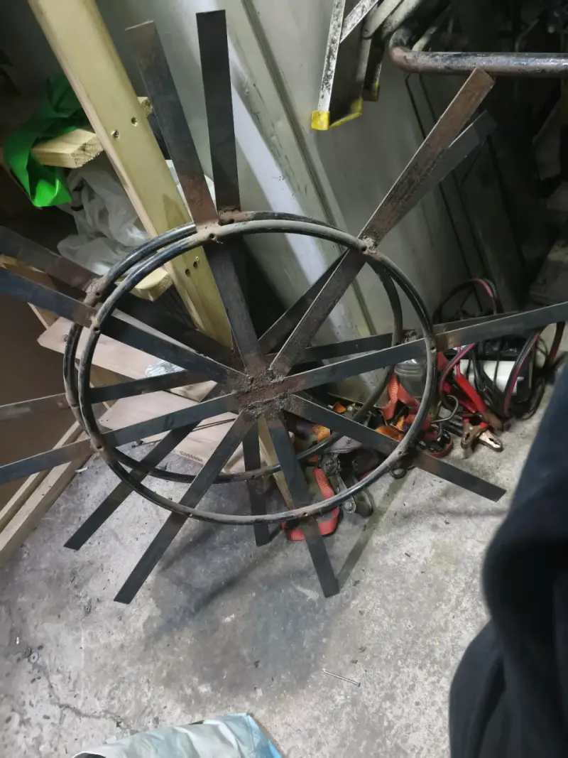 Ruedas de hierro para decoración o uso industrial