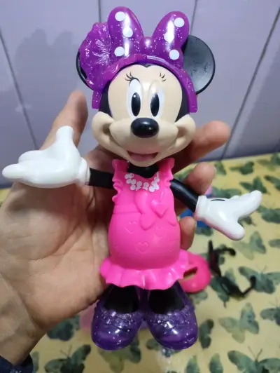 Muñeca Minnie Mouse con accesorios de moda - miniatura 2