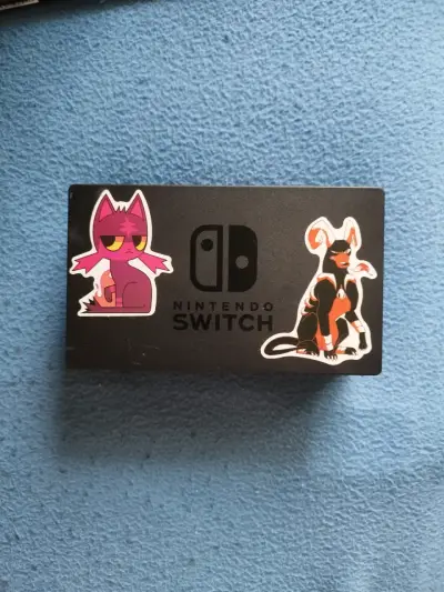 Consola Nintendo Switch con Joy-Con rojo y azul - miniatura 4