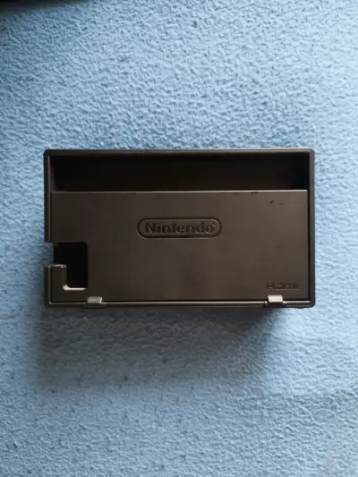 Consola Nintendo Switch con Joy-Con rojo y azul - miniatura 5