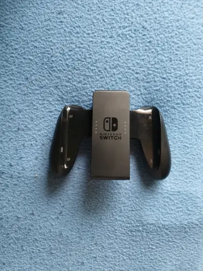 Consola Nintendo Switch con Joy-Con rojo y azul - miniatura 6